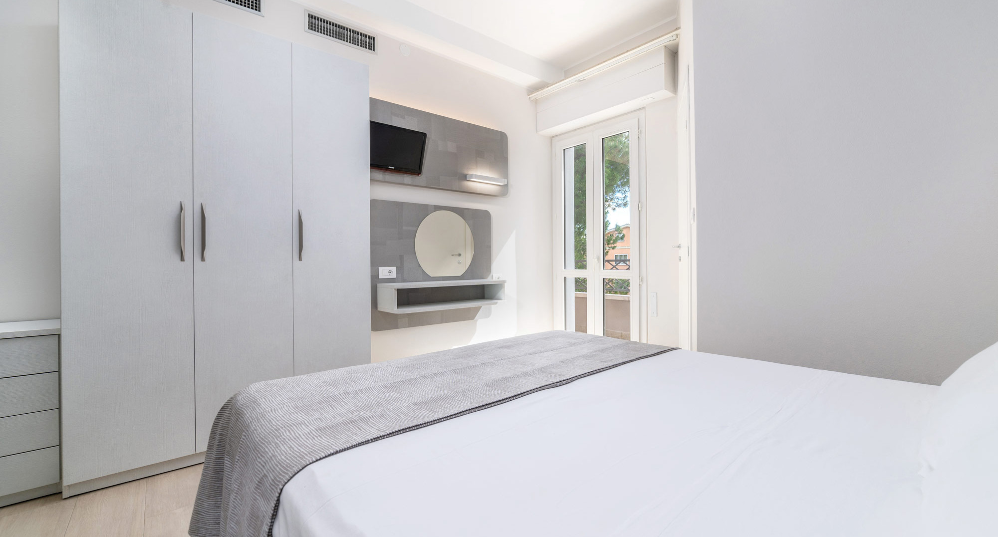 media.Slide-Family-Room-3-CFH-BRiccione