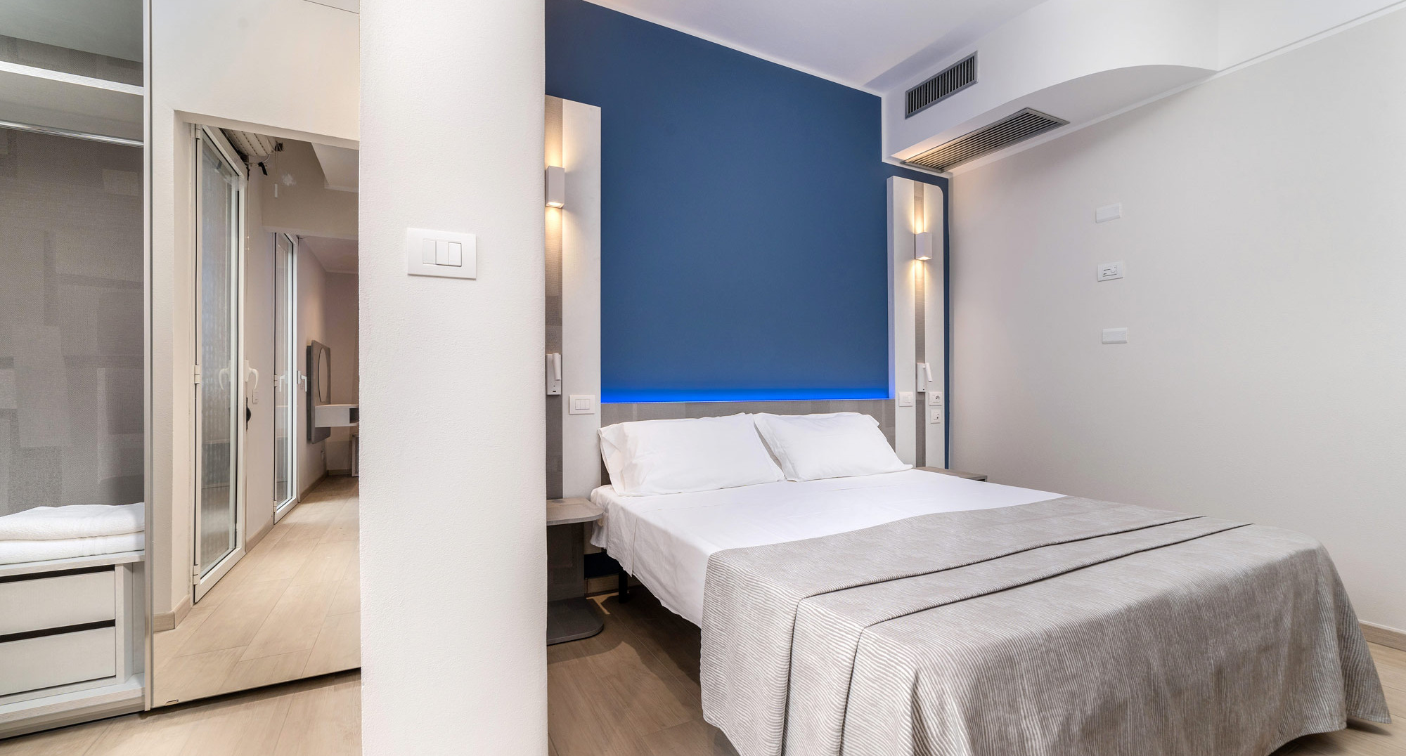 media.Slide-Family-Room-XL-3CFH-BRiccione