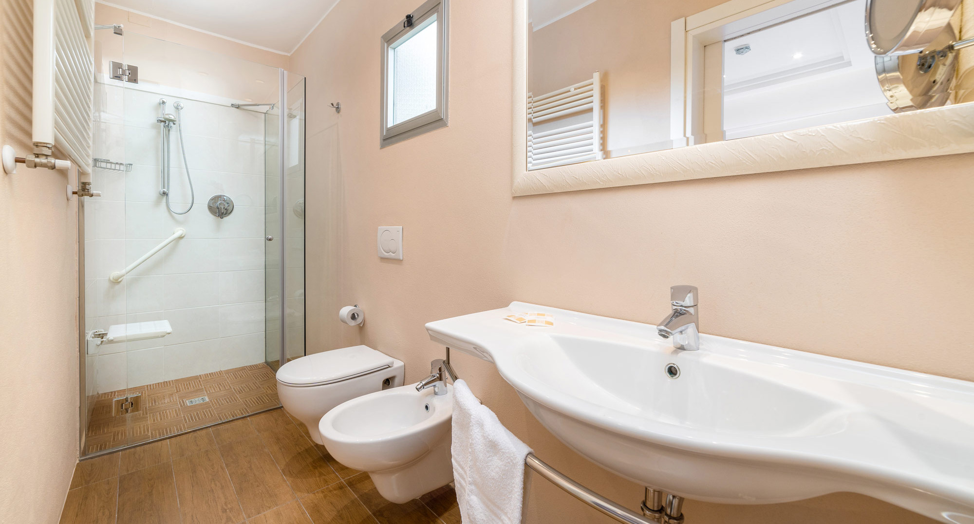 media.Slide-Family-Room-XL-5CFH-BRiccione