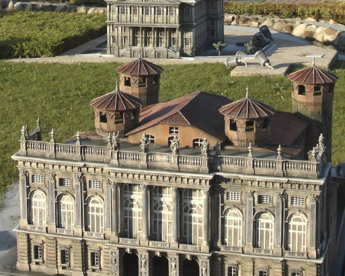 media.Palazzo -Madama-e-Mole-Antonelliana-Torino-al-parco-tematico-Italia-in-Miniatura-ingressi-gratuiti-per-tutta-la-famiglia-in-vacanza-al-Club-Family-Hotel-Best-Family-Riccione