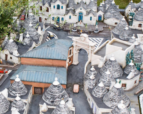 media.Trulli-di-Alberobello-in-Puglia-al-parco-tematico-Italia-in-Miniatura-ingressi-gratuiti-per-tutta-la-famiglia-in-vacanza-al-Club-Family-Hotel-Best-Family-Riccione