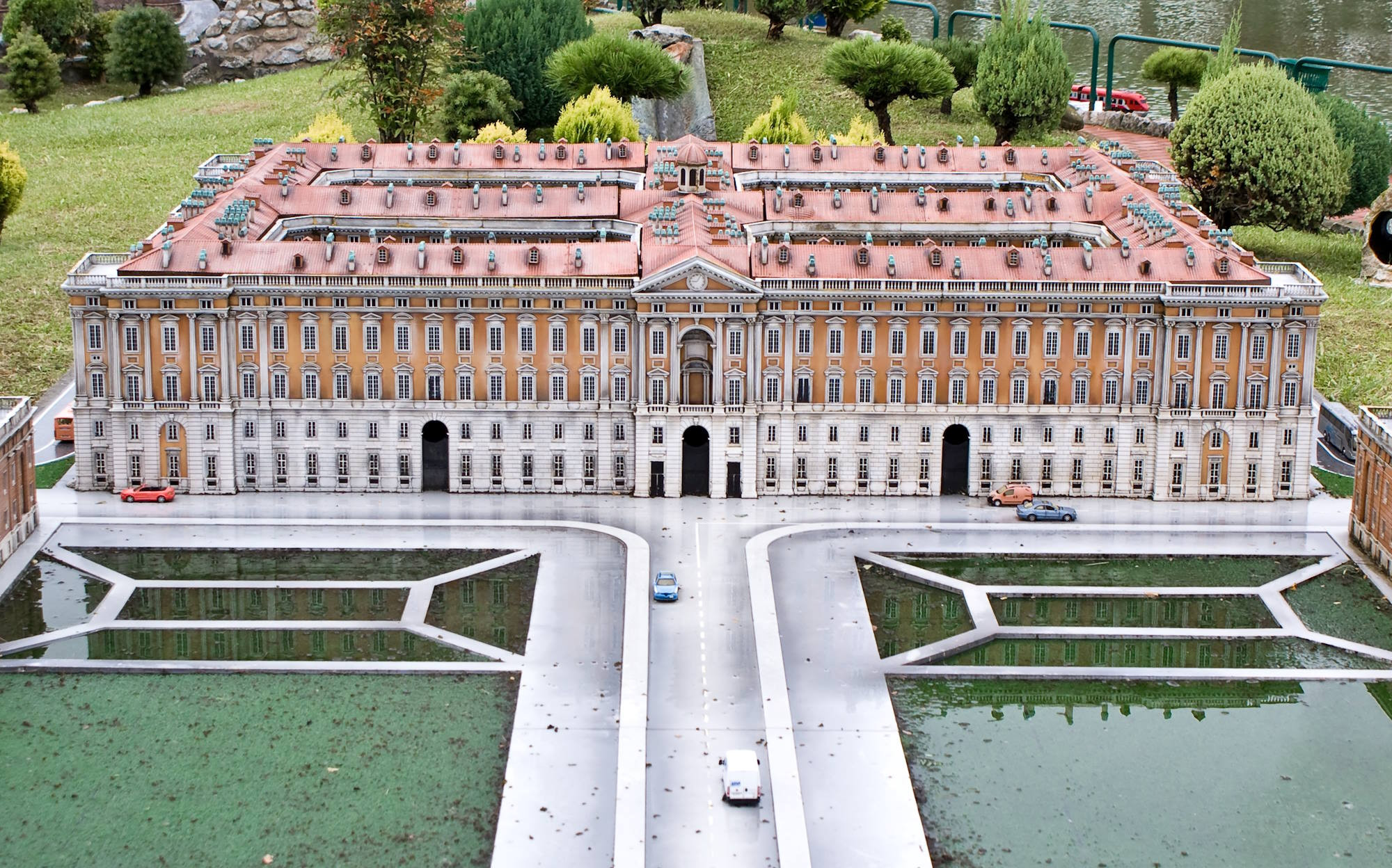 media.Reggia-di-Caserta-al-parco-tematico-Italia-in-Miniatura-ingressi-gratuiti-per-tutta-la-famiglia-in-vacanza-al-Club-Family-Hotel-Best-Family-Riccione