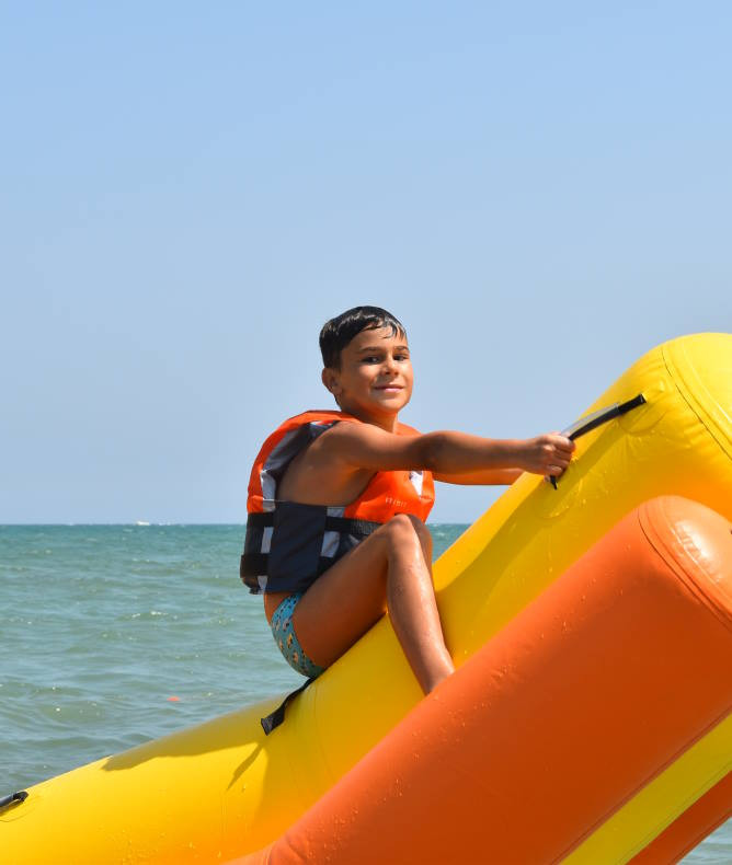 media.CFH-best-riccione-giochi-bambini-gonfiabili-galleggianti-mare-gallery