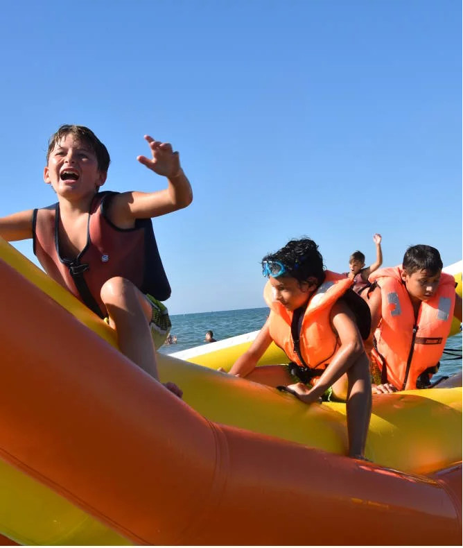 media.CFH-best-riccione-giochi-bambini-gonfiabili-galleggianti-mare-gallery-2