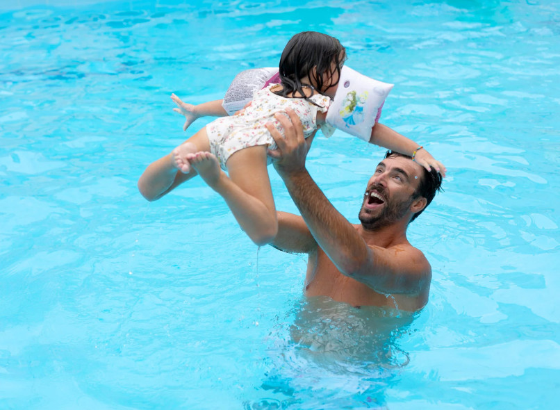 media.Slide-Piscina-3-CFH-BRiccione